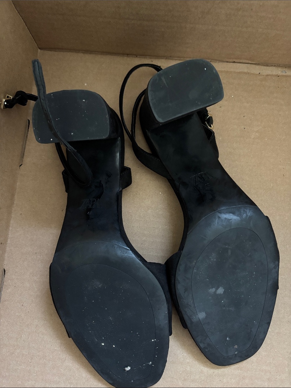 Four Pairs of Beautiful Sandals - Picture 3 of 16
